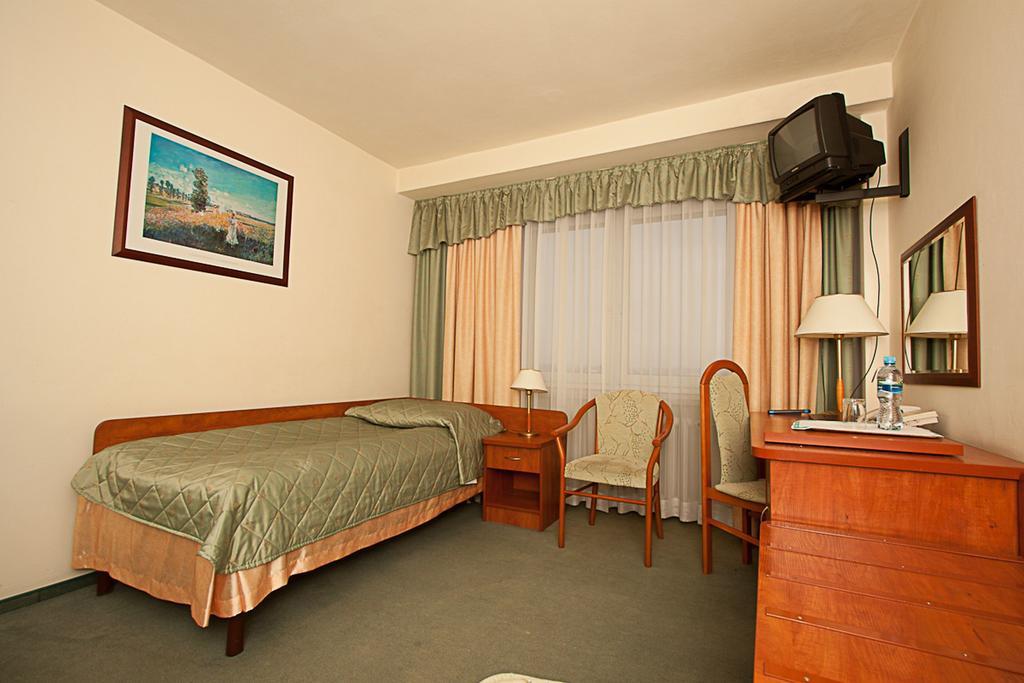 Hotel Accademia Ostrowiec Świętokrzyski 객실 사진