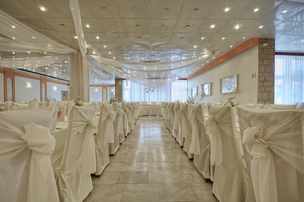 Hotel Accademia Ostrowiec Świętokrzyski 외부 사진