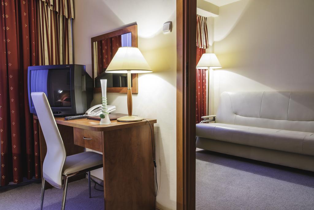 Hotel Accademia Ostrowiec Świętokrzyski 객실 사진