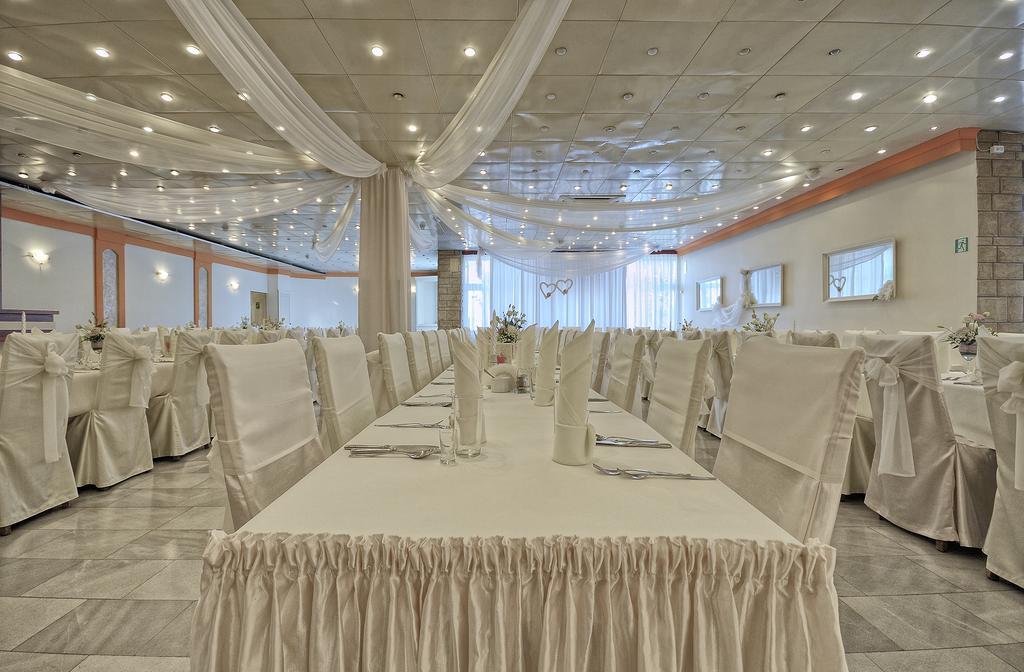 Hotel Accademia Ostrowiec Świętokrzyski 외부 사진