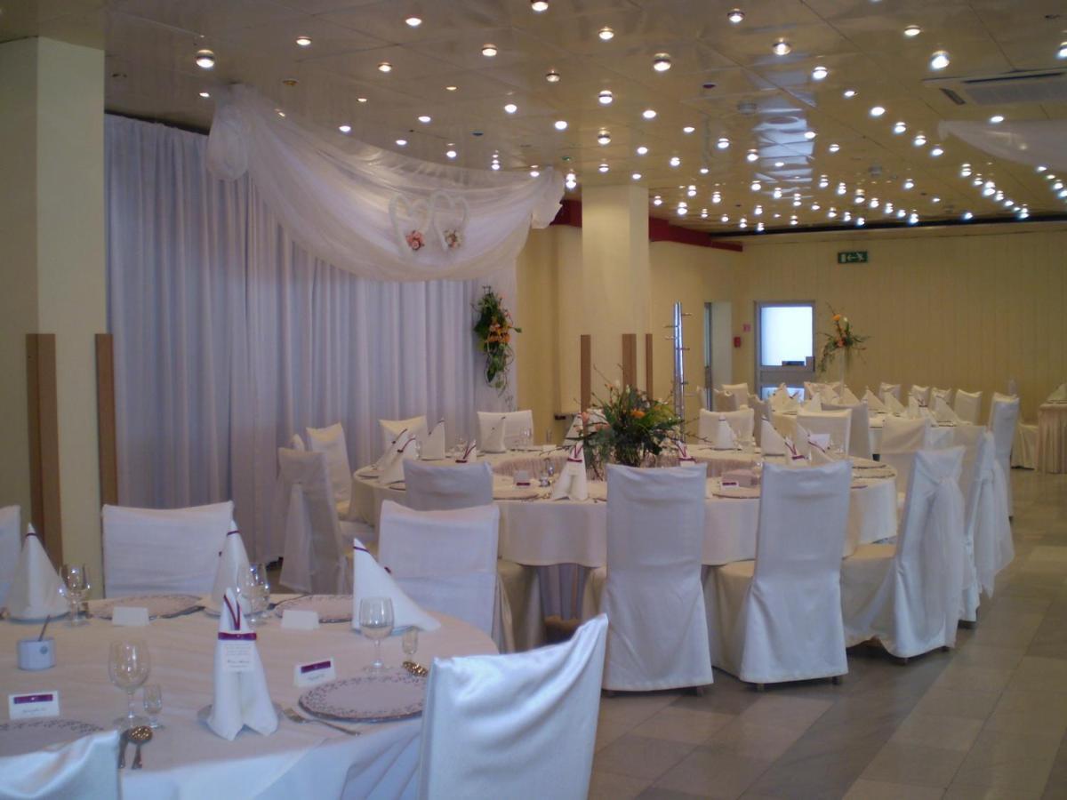Hotel Accademia Ostrowiec Świętokrzyski 외부 사진