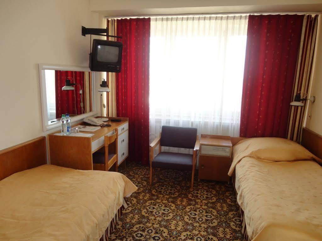 Hotel Accademia Ostrowiec Świętokrzyski 외부 사진