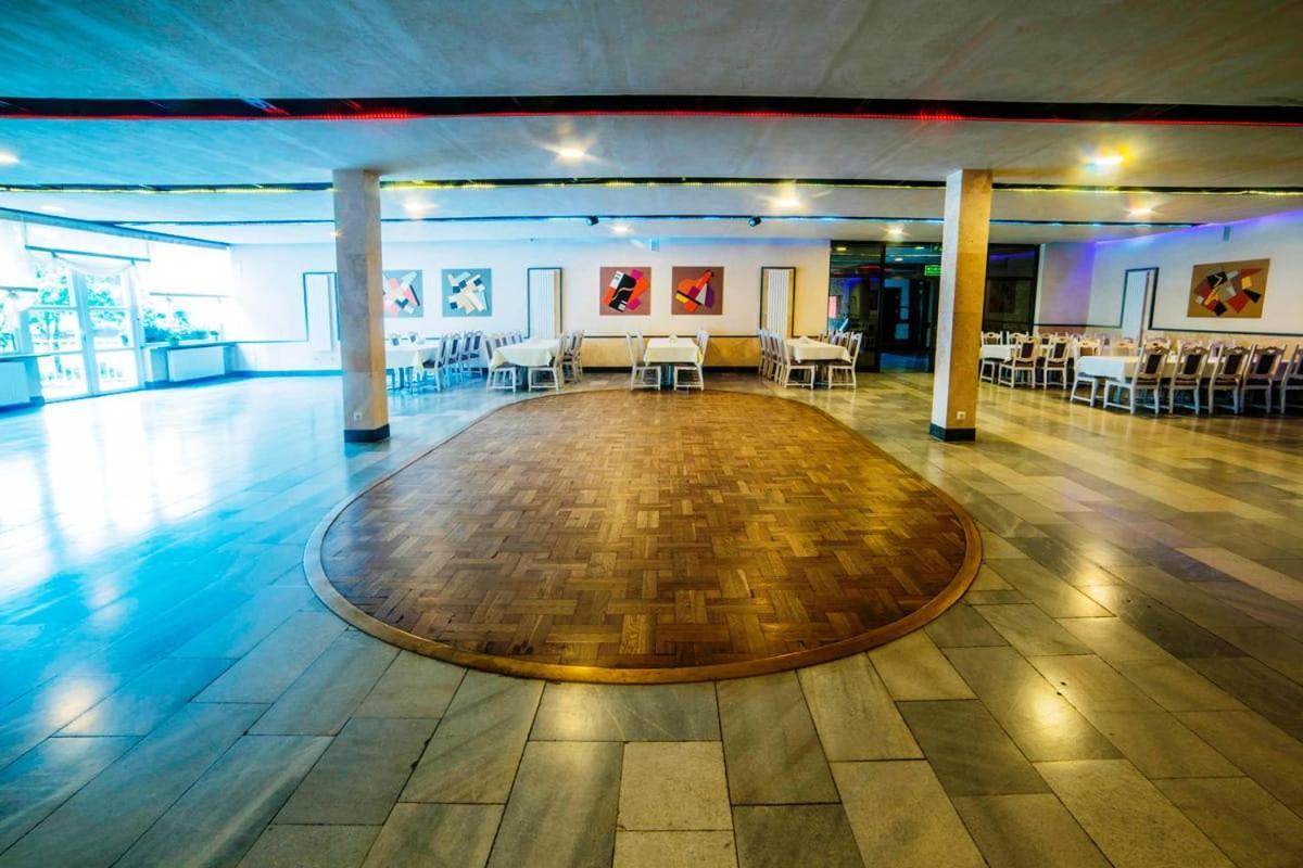 Hotel Accademia Ostrowiec Świętokrzyski 외부 사진