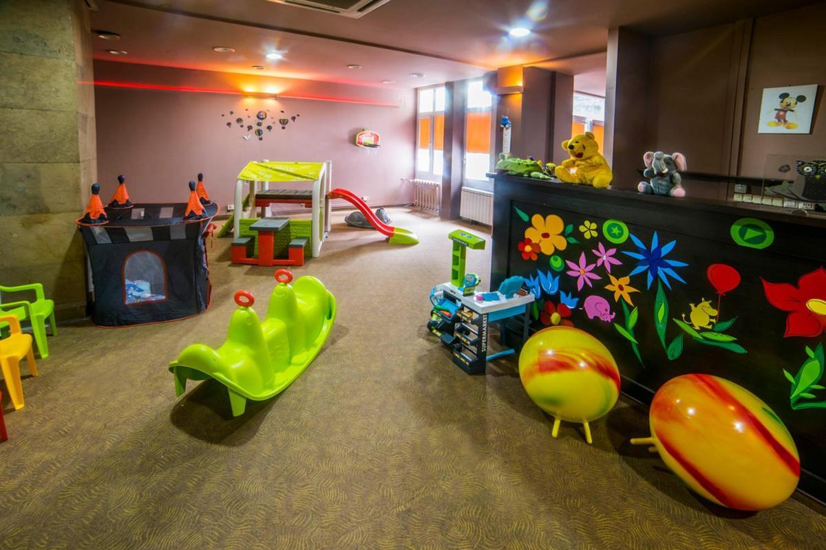 Hotel Accademia Ostrowiec Świętokrzyski 외부 사진