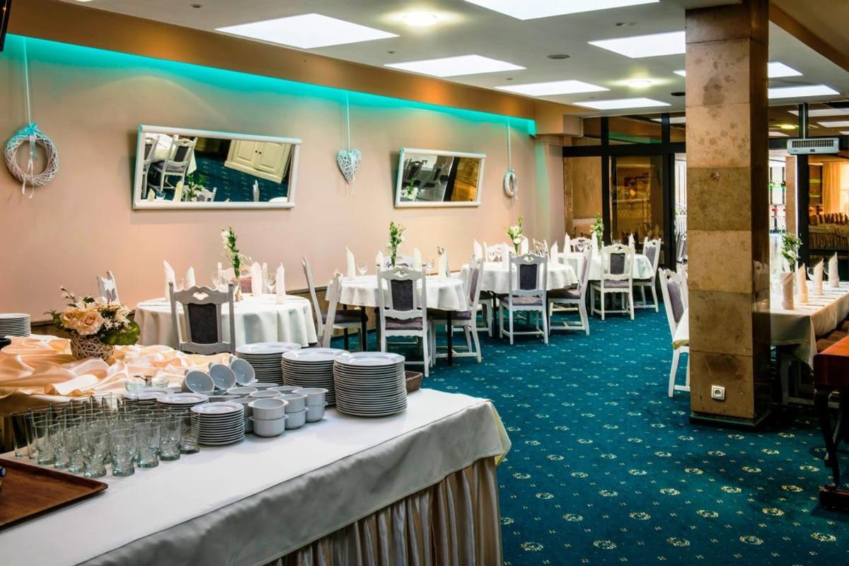 Hotel Accademia Ostrowiec Świętokrzyski 외부 사진