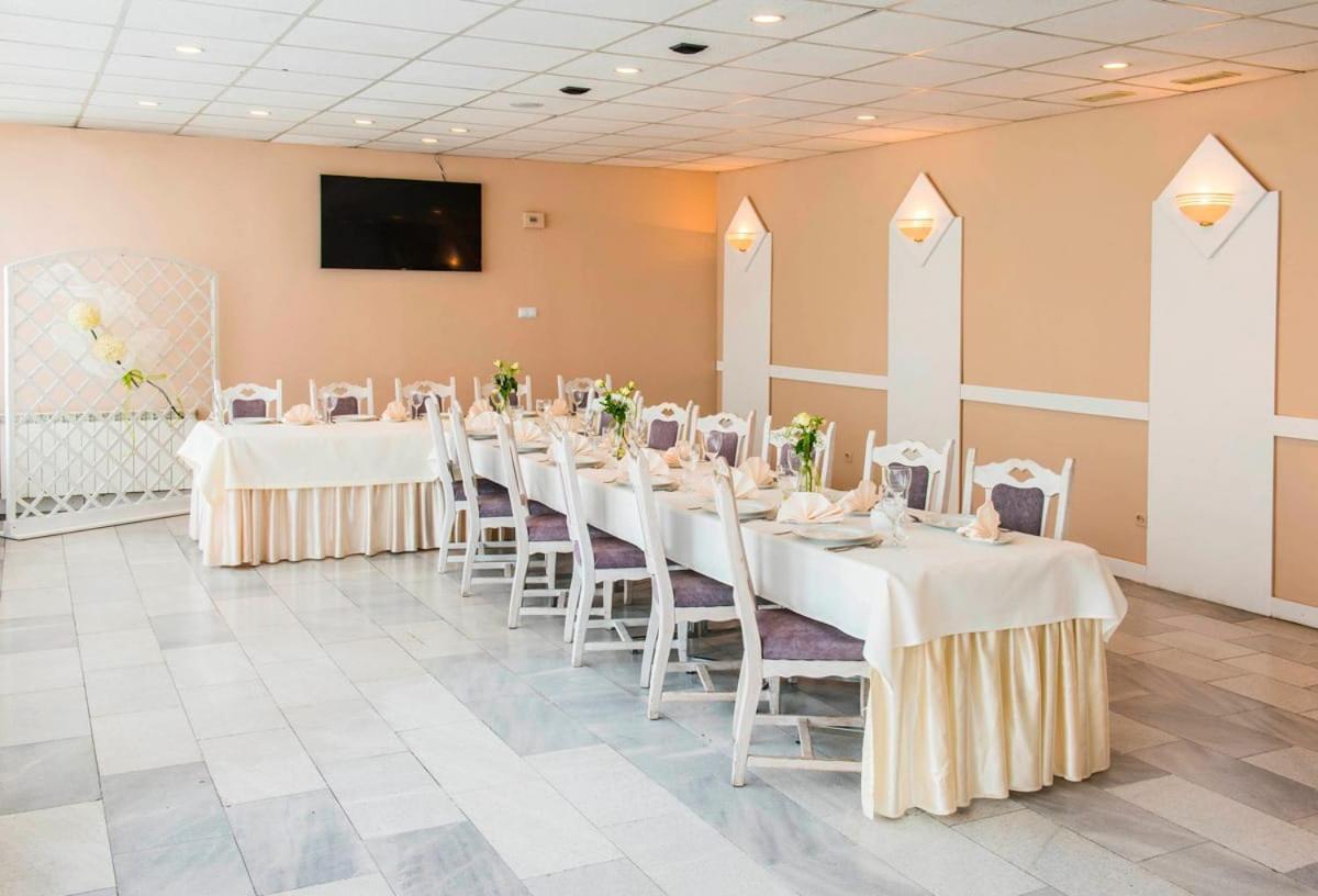 Hotel Accademia Ostrowiec Świętokrzyski 외부 사진